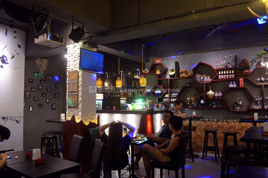 音樂(lè)咖啡吧接待區(qū)一角